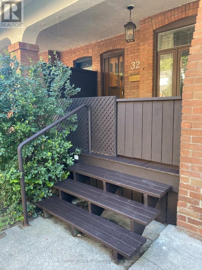 Building Photo - 32 Henning Ave