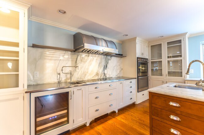 Foto del edificio - 24 Copeland Dr