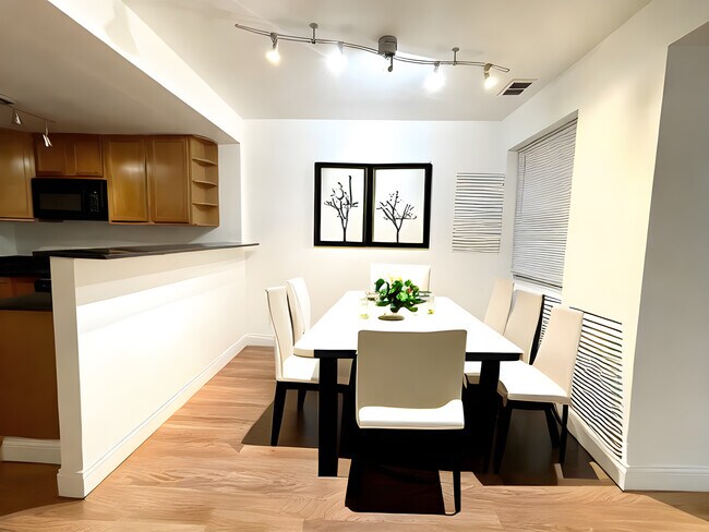 Foto del edificio - 102 N Hamlin Ave