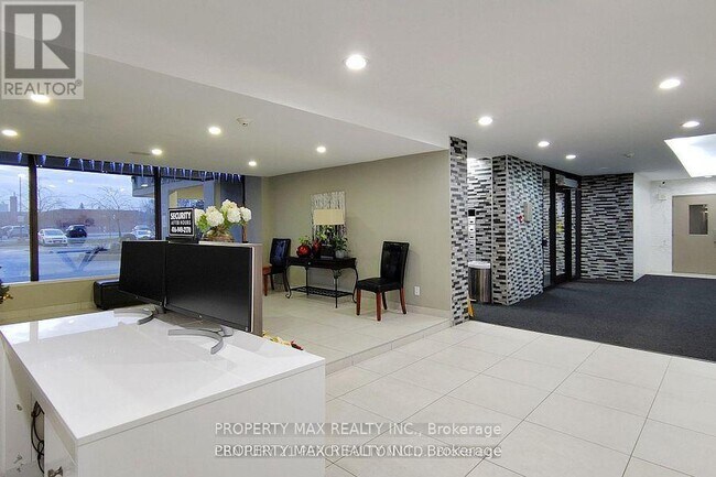 Photo du bâtiment - 1338 York Mills Rd