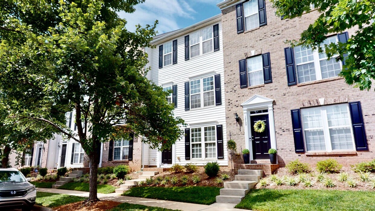 Foto principal - 15729 Castle Watch Ave