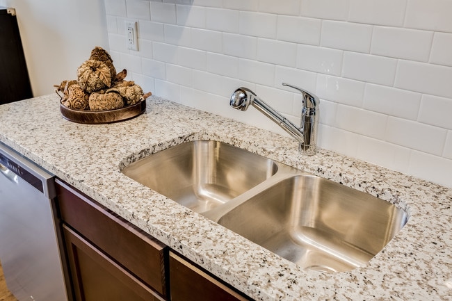 Building Photo - 1118 Litton Ave