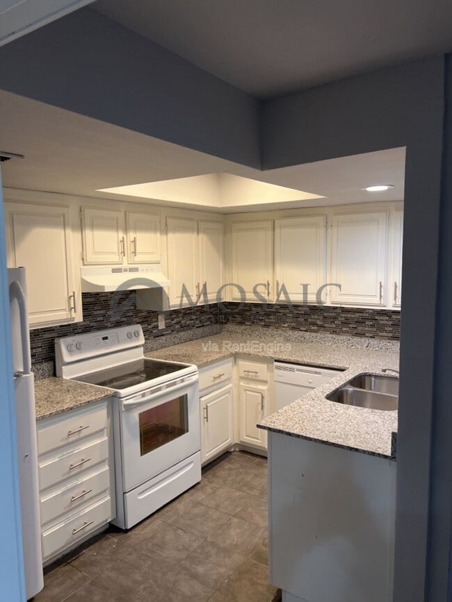 Photo - 461 W Holmes Ave Apartment
