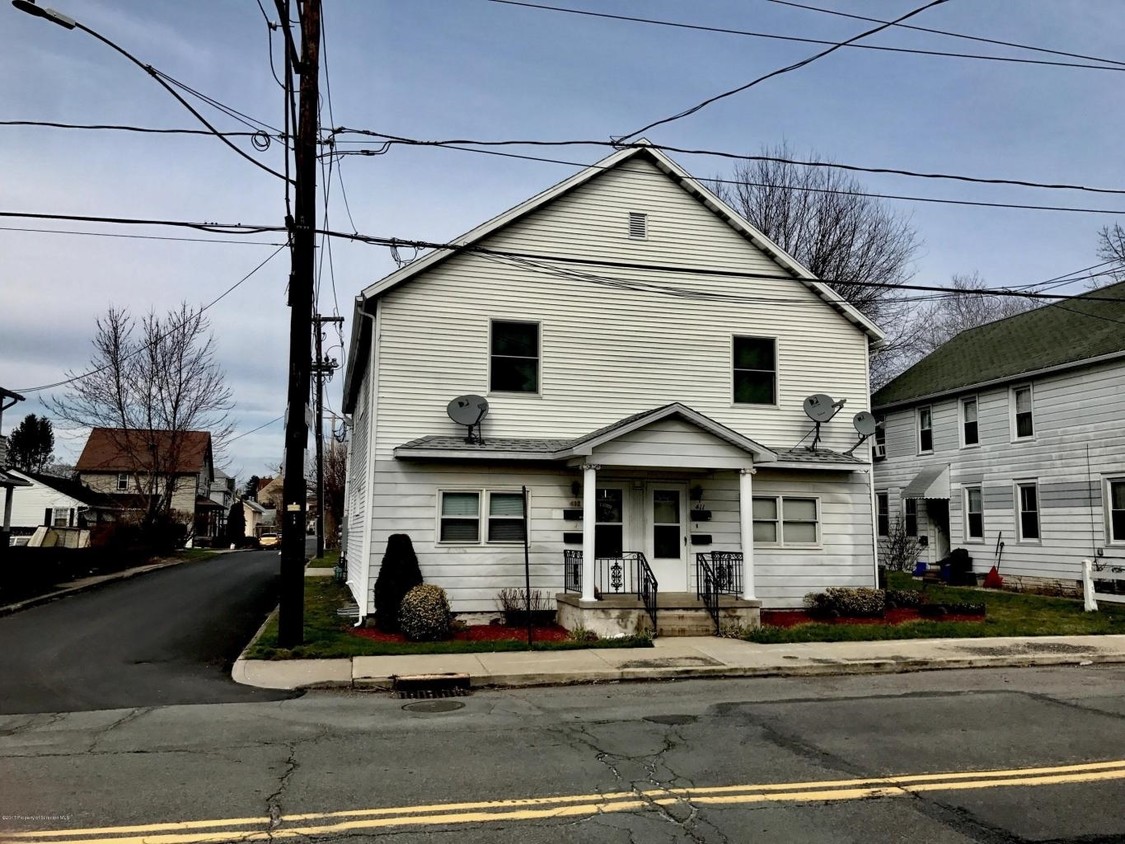 413 Oak St, Old Forge, PA 18518 - Apartments in Old Forge, PA ...