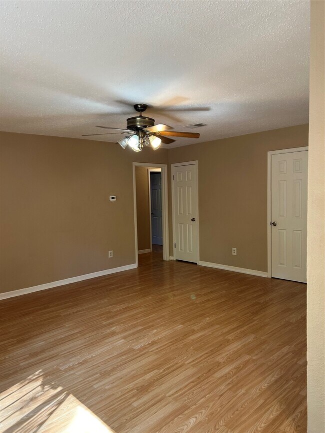 Foto del edificio - 10018 Valley Wind Dr