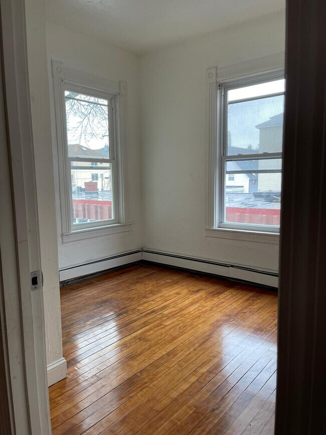 Building Photo - 128 Elm St