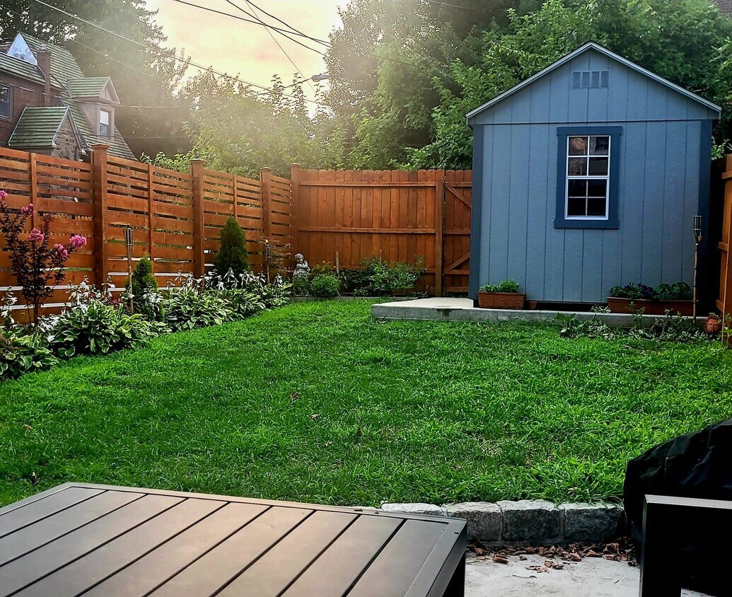 Foto principal - Newly Renovated Mt. Airy Corner Home — Hig...