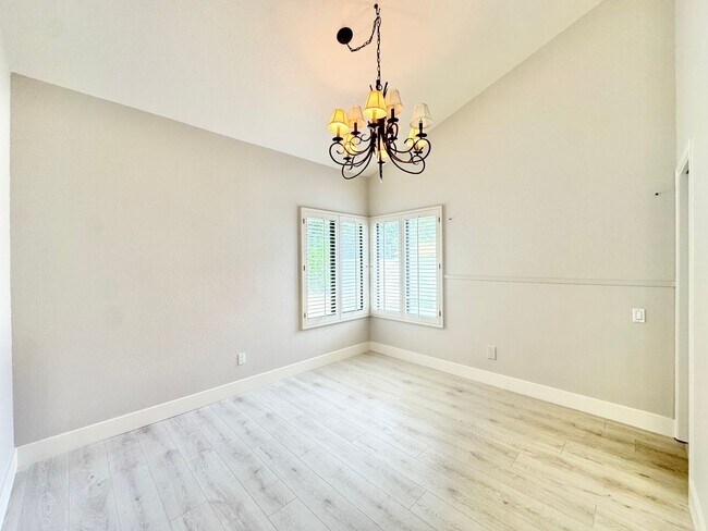 Foto del edificio - Beautiful 4Bd/2.5Ba Available In Laguna Hi...