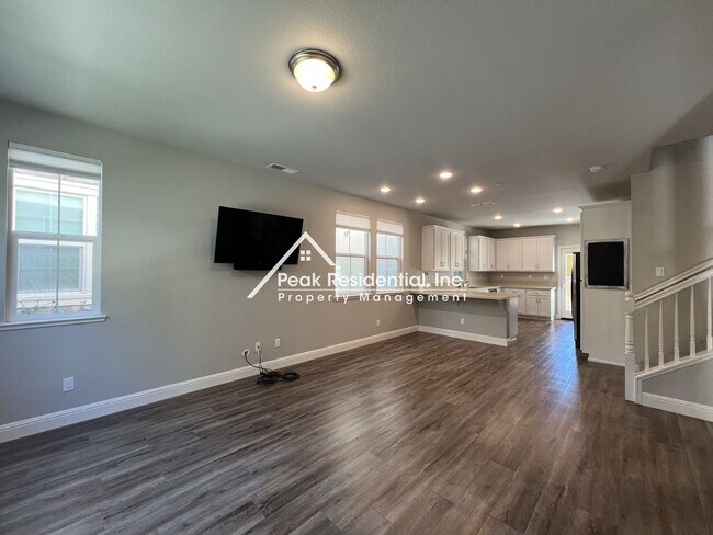 Foto del edificio - Updated 4bd/3ba Roseville Home in Gated Co...