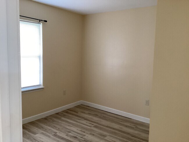 Foto del edificio - 2035 Margaret Ave