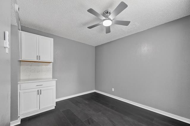 Foto del edificio - 9170 Forest Ln