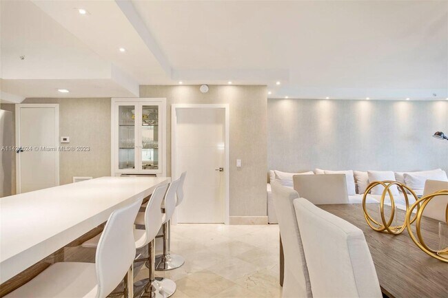 Building Photo - 4775 Collins Ave