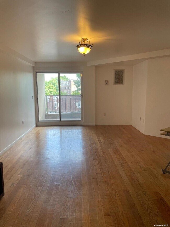 Foto del edificio - 140-75 Ash Ave