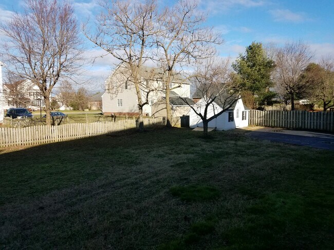 Foto del edificio - 8004 Lake Haven Dr