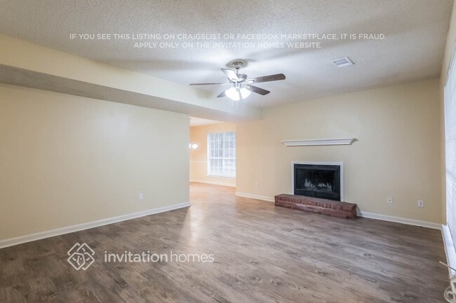 Foto del edificio - 220 Rosewood Dr