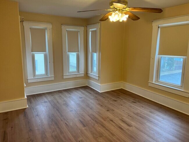 Building Photo - 102 Lilley Ave