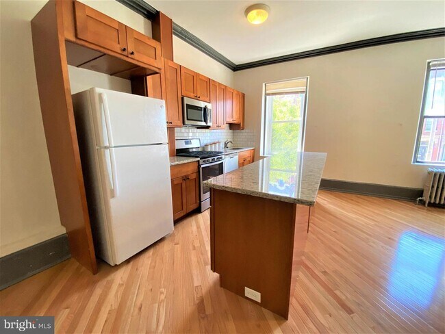 Building Photo - 1431 W Girard Ave