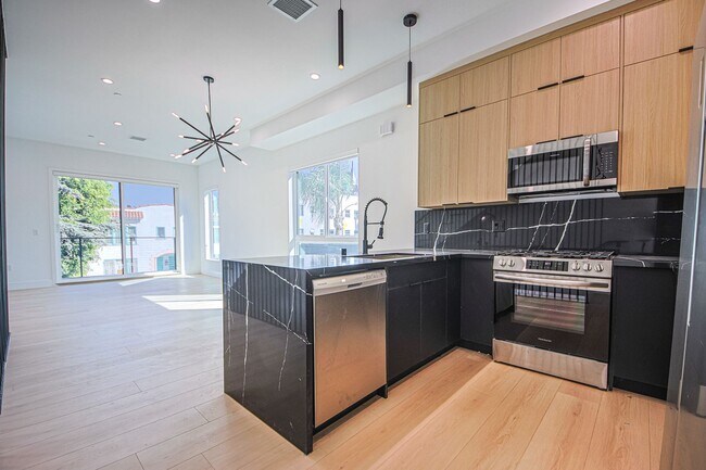 Foto del edificio - 715 N Gramercy Pl