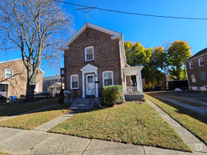 Building Photo - 36-40-40 Carver St