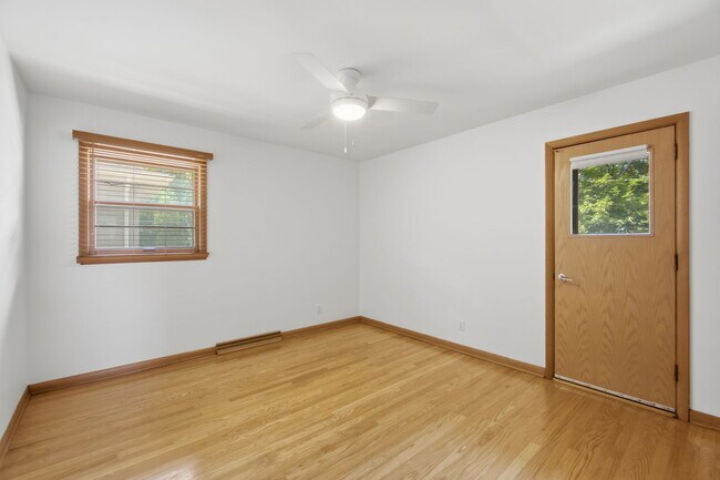 Foto del edificio - 6824 W Wells St