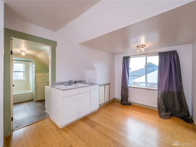 Foto del edificio - 811 NW 64th St