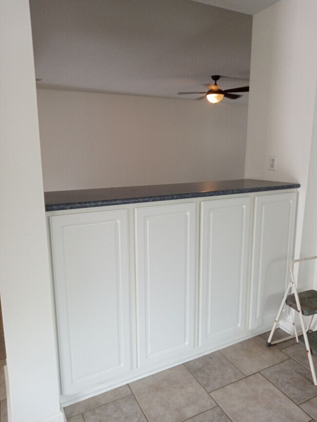 Building Photo - 106 Chariot Ct
