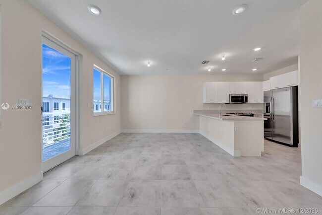 Foto del edificio - 10295 NW 64th Terrace