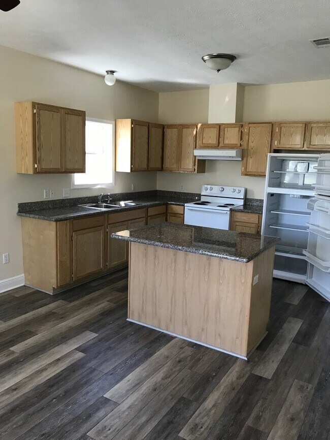 Foto del edificio - Beautiful 2/1 for rent in Bay St. Louis