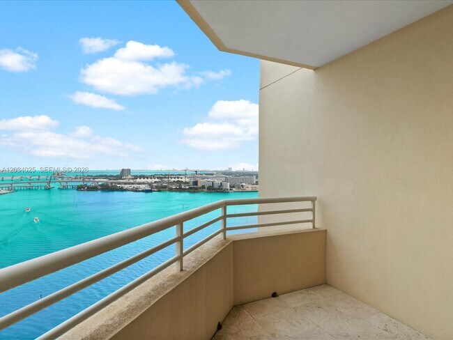 Foto del edificio - 888 Brickell Key Dr