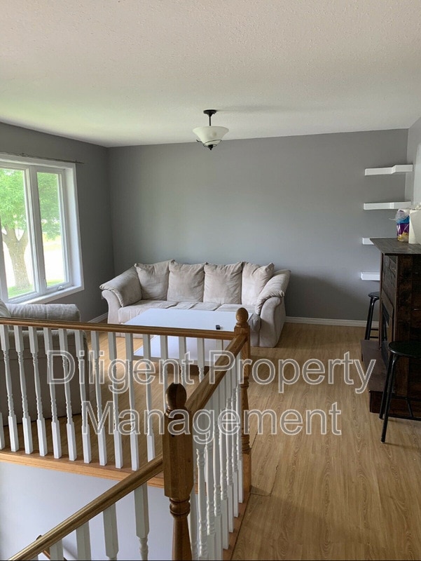 Building Photo - 588 Howden St