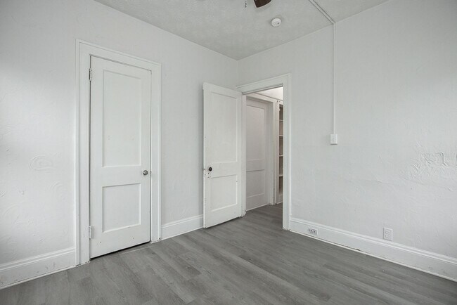 Foto del edificio - 4930 E 108th St