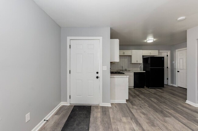 Foto del edificio - Four Bedroom Home!