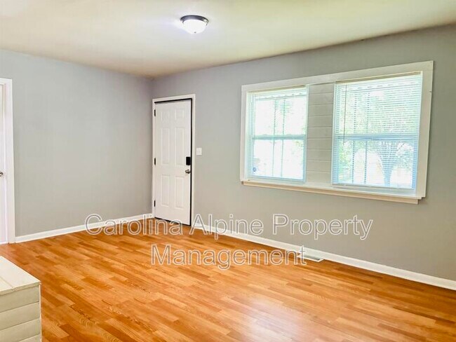 Foto del edificio - 516 E Peachtree St