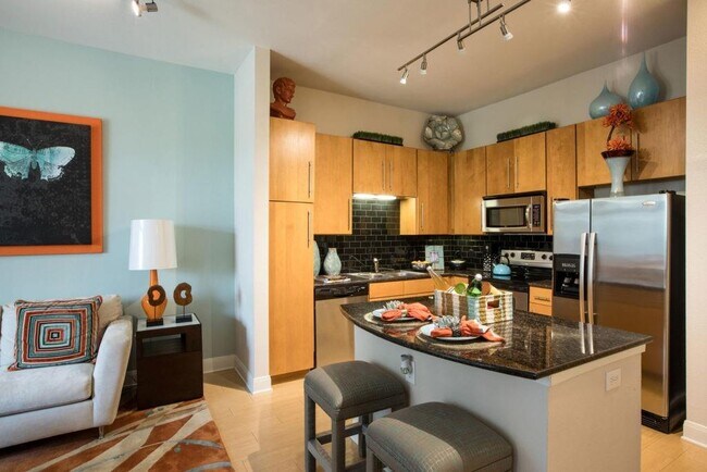 Foto del edificio - 1725 Cres Plaza Dr