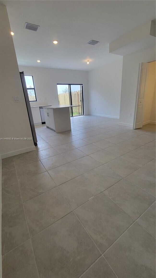 Building Photo - Townhome 23443 sw sw 127th pl