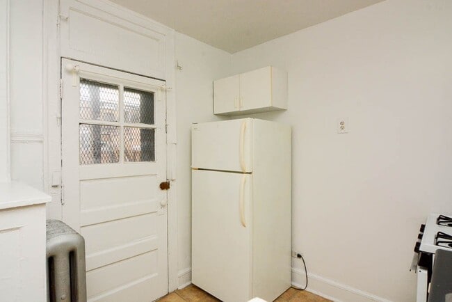 Building Photo - 2336 N Spaulding Ave