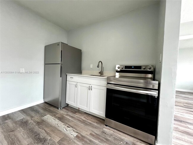 Foto del edificio - 805 NW 7th Ave