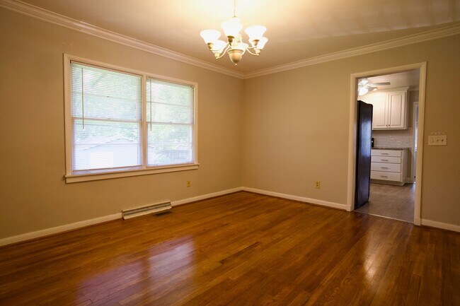 Building Photo - 656 E Samford Ave