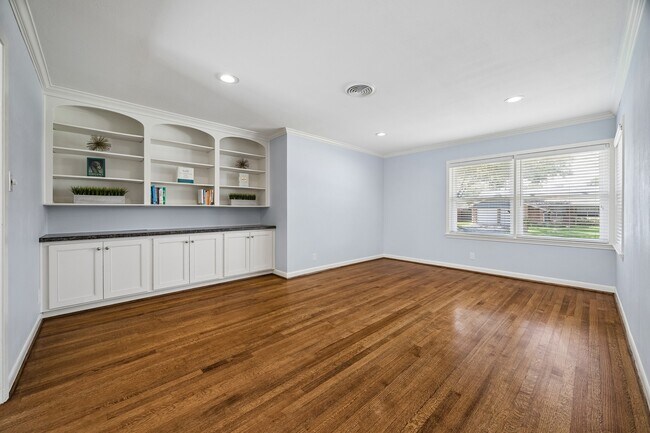 Foto del edificio - 2202 Lazybrook Dr