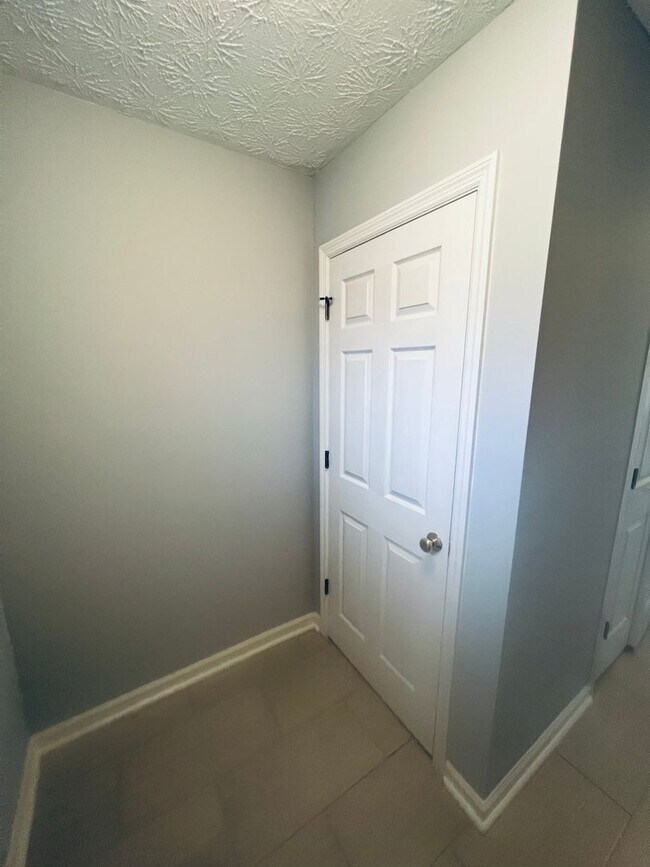 Foto del edificio - Donahue Crossing Condos, Unit 403