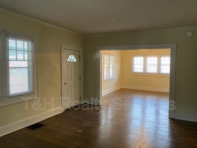 Foto del edificio - 716 E 46th St
