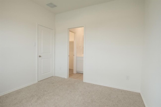 Foto del edificio - 317 Santo Domingo Rd