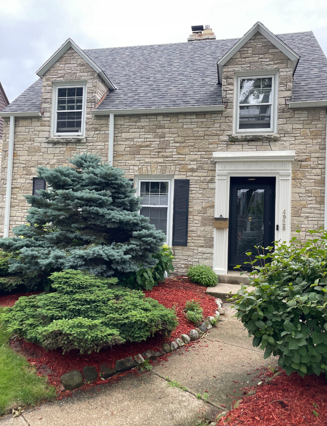 Primary Photo - 4928 N Idlewild Ave