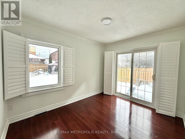 Building Photo - 45 Kingsdown Dr