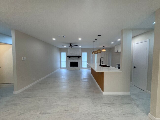 Foto del edificio - Newly Remodeled 3 Bd | 2 Ba | 2 Car Garage in NW Oxbox! Move In Ready!