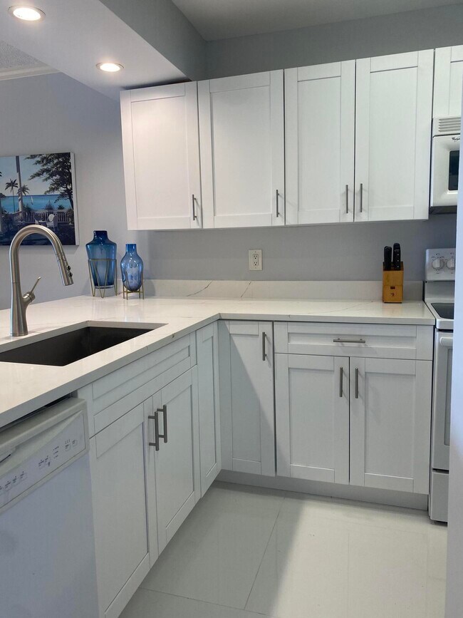 Foto del edificio - 14 Royal Palm Way