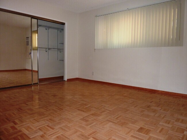 Foto del edificio - 2055 Rodney Dr