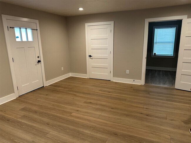 Foto del edificio - 4504 Kingsbury St