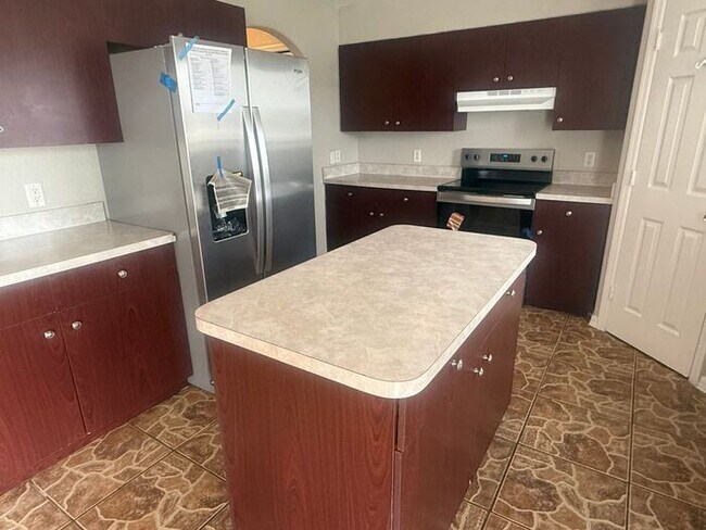 Foto del edificio - LARGE Single family home in Poinciana
