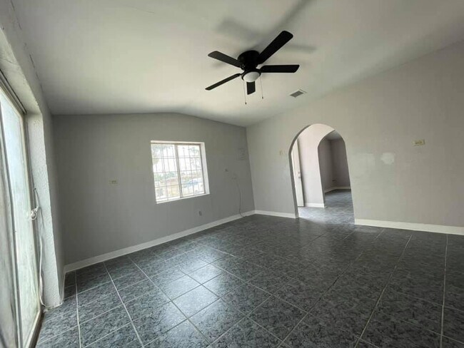 Building Photo - 14633 Achim Dr